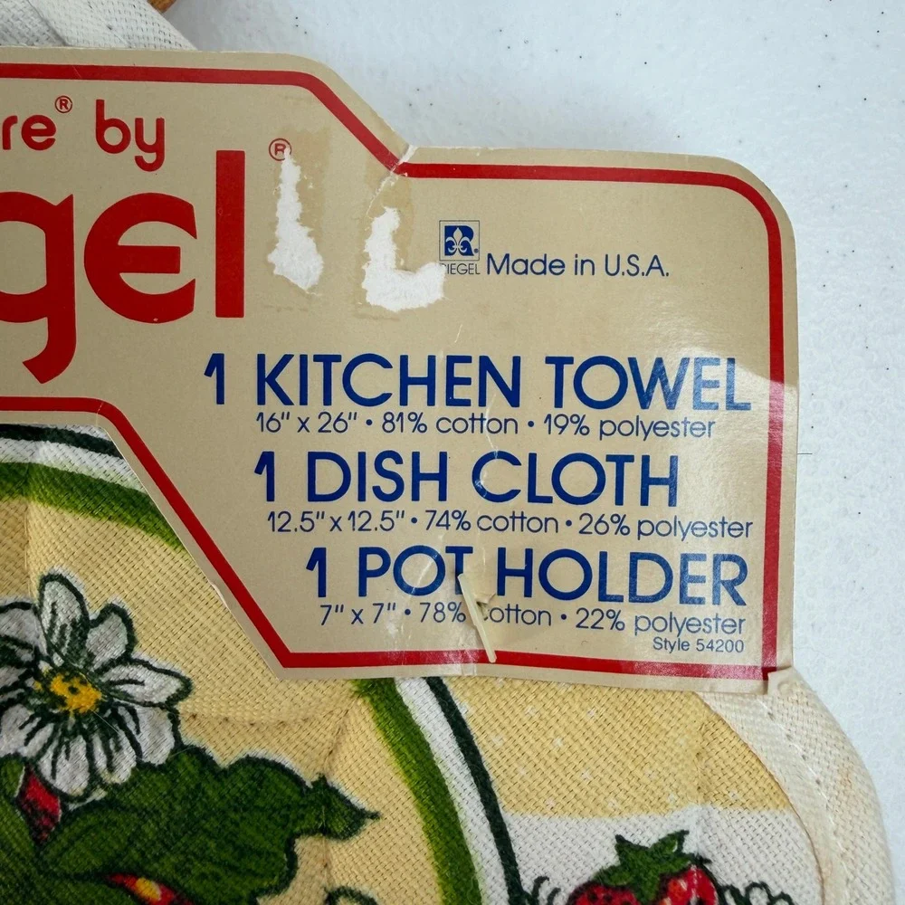 VTG Riegel 3pc Kitchen Ensemble Strawberry Daisy Floral Made USA Lot‎ of 2 NEW